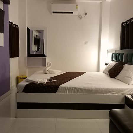 Hotel Green Leaf Calcutta Buitenkant foto