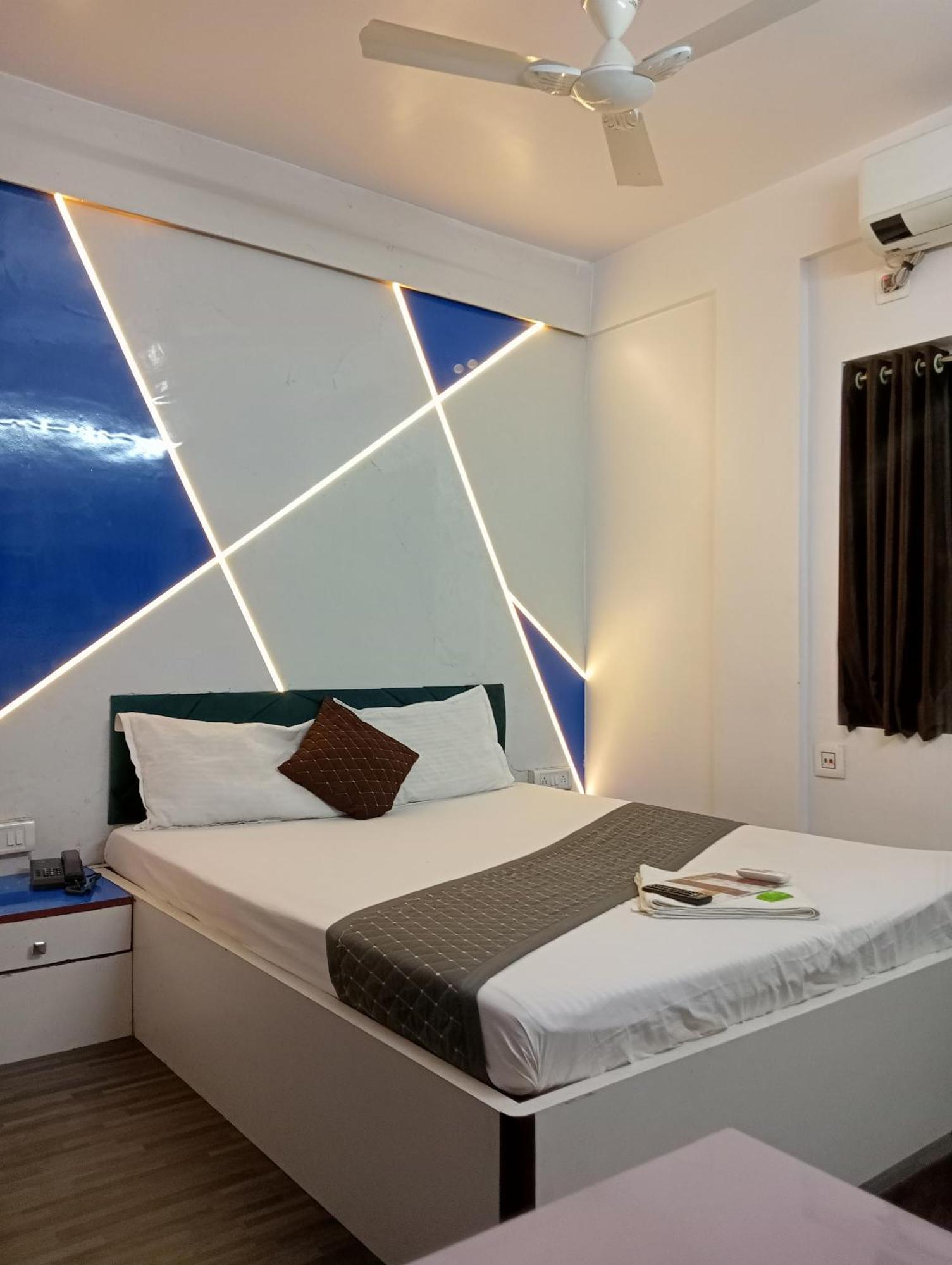 Hotel Green Leaf Calcutta Buitenkant foto
